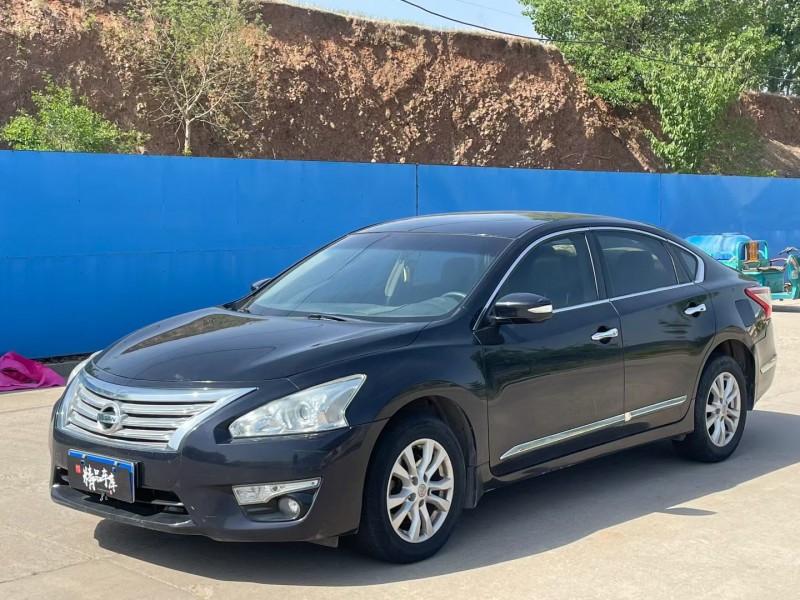 青岛15年日产天籁2