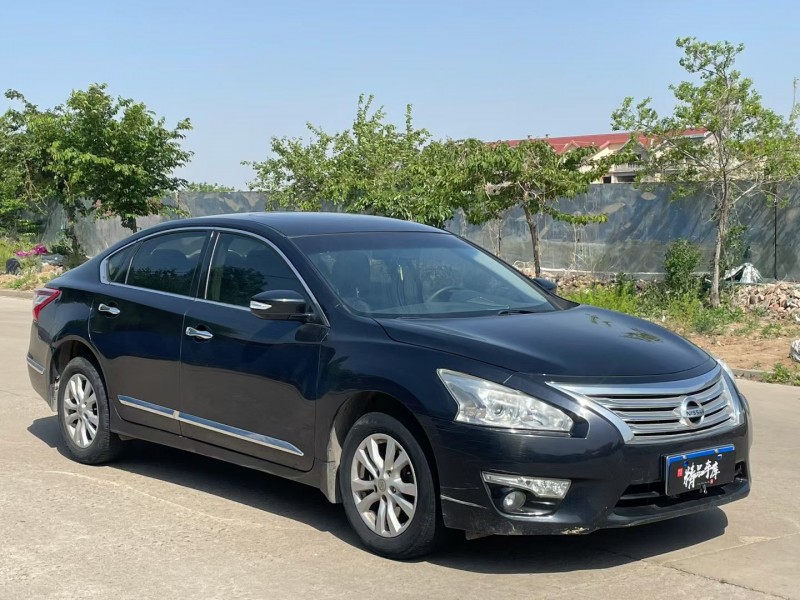 青岛15年日产天籁3