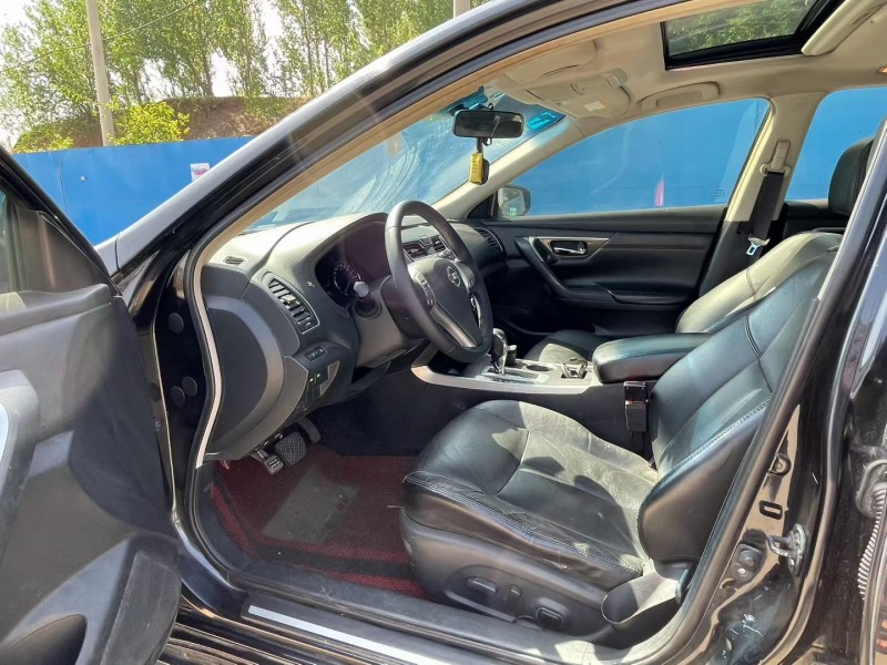 青岛15年日产天籁6