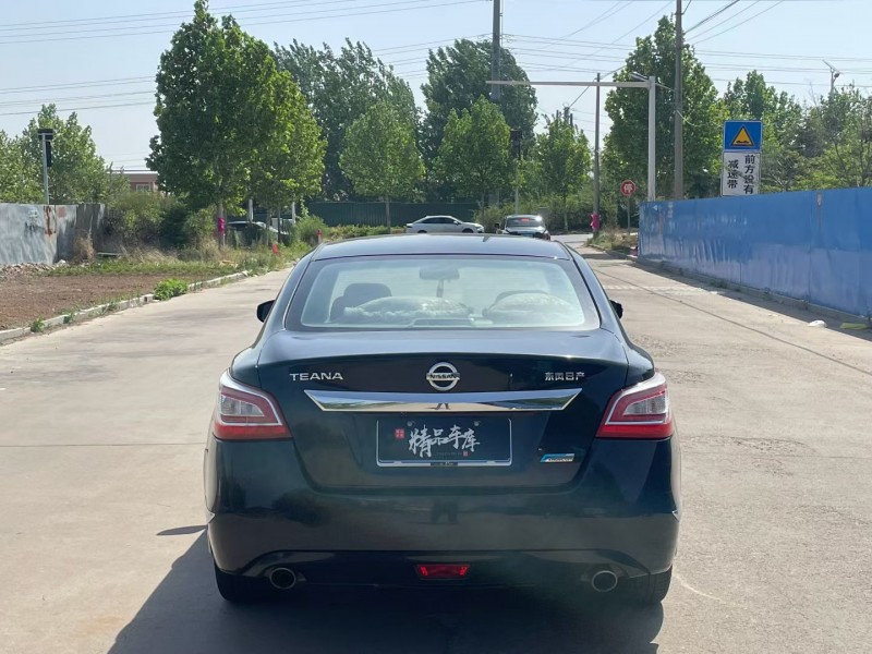 青岛15年日产天籁9