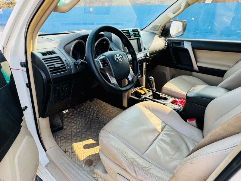 青岛13年丰田普拉多5