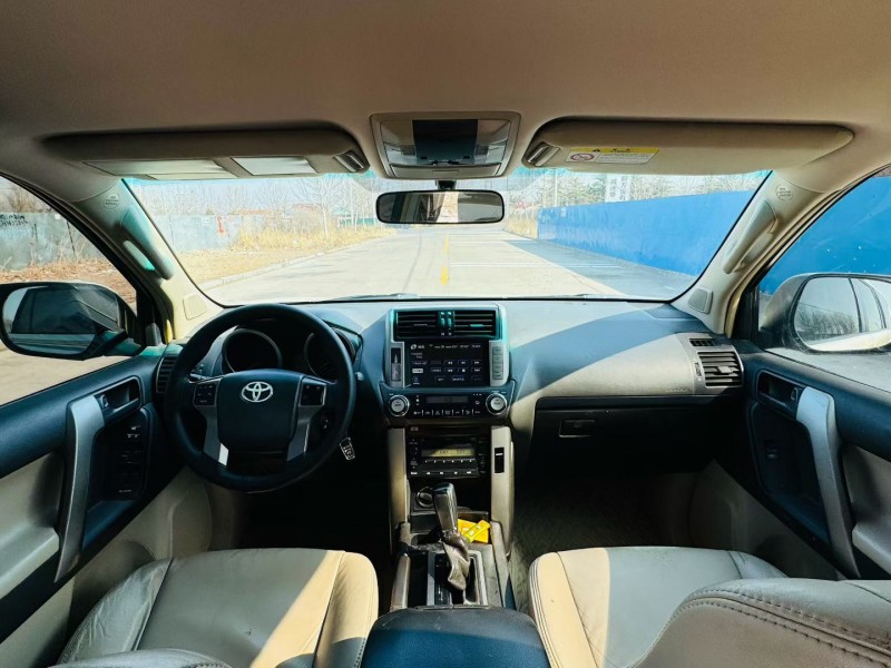 青岛13年丰田普拉多6