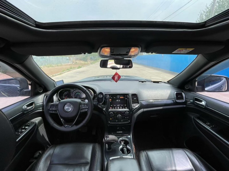 青岛13年Jeep大切诺基4