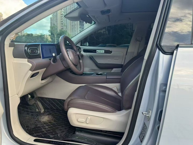 海口23年零跑汽车C115