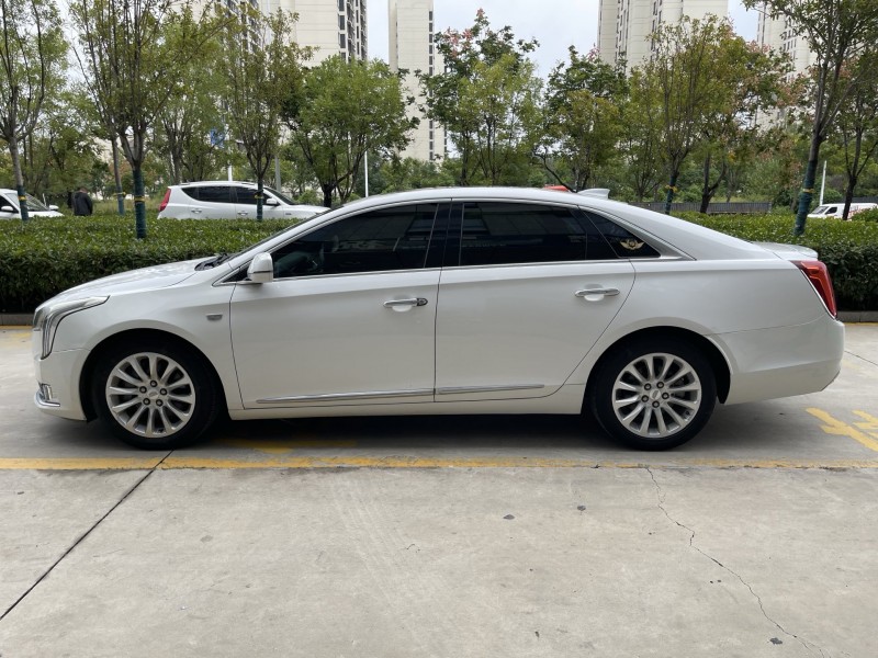 济宁19年凯迪拉克XTS8