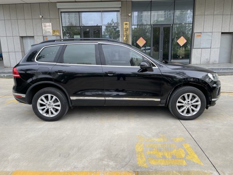 济宁17年大众途锐7