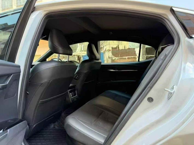 茂名24年丰田凯美瑞7