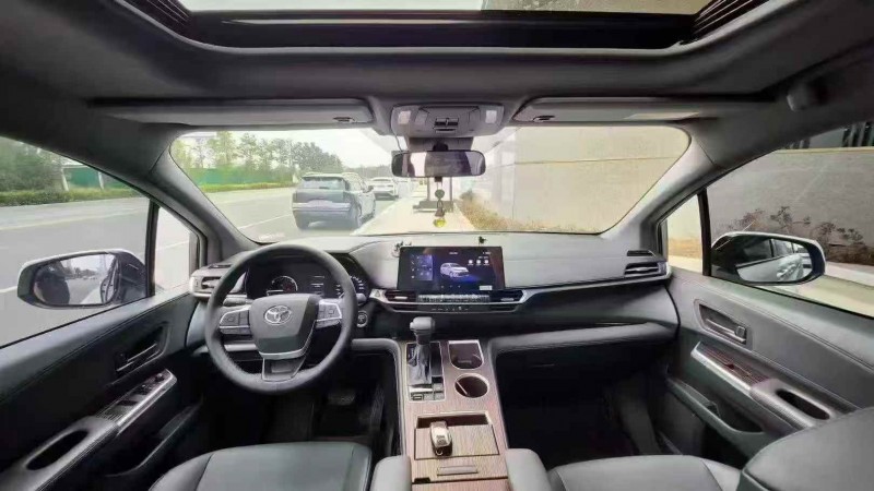 济宁24年丰田格瑞维亚3