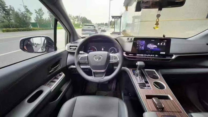 济宁24年丰田格瑞维亚4