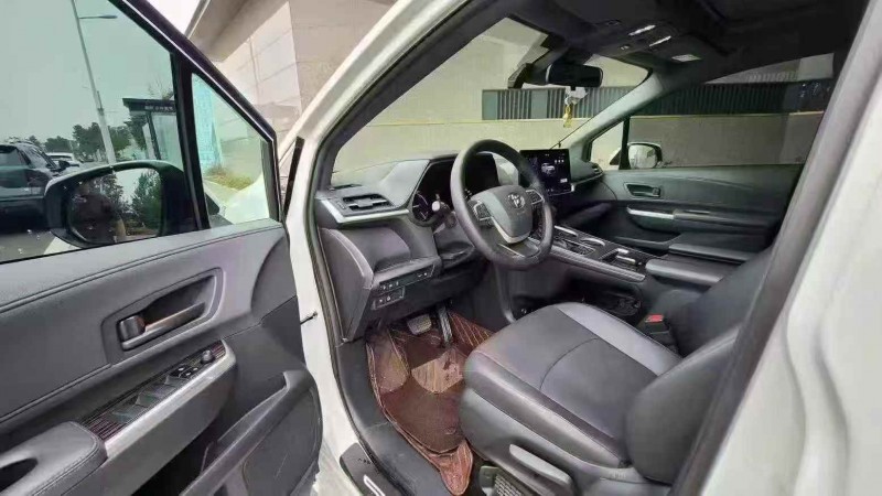 济宁24年丰田格瑞维亚5