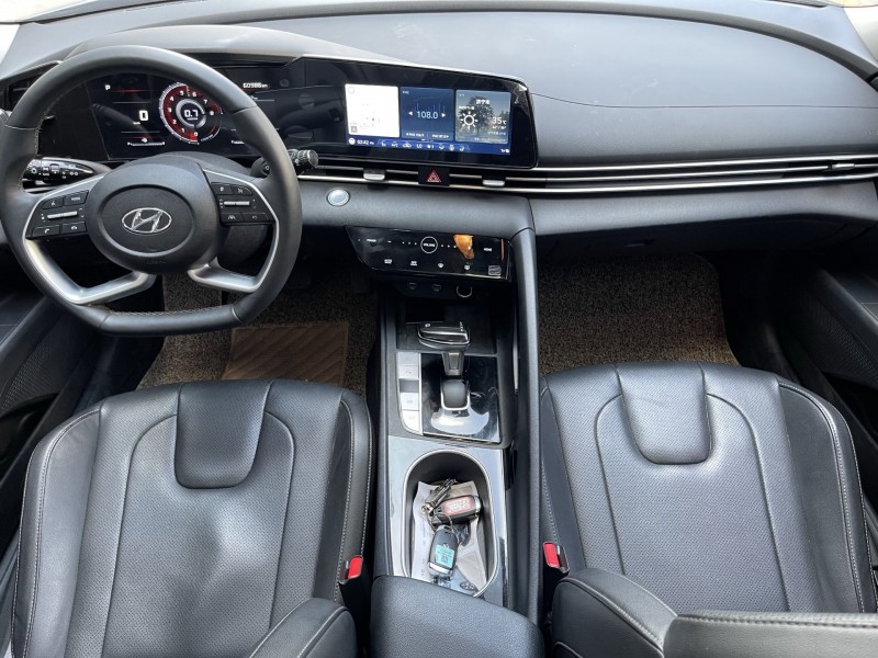 济宁22年现代伊兰特4