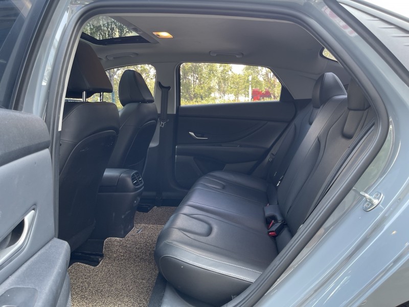 济宁22年现代伊兰特6