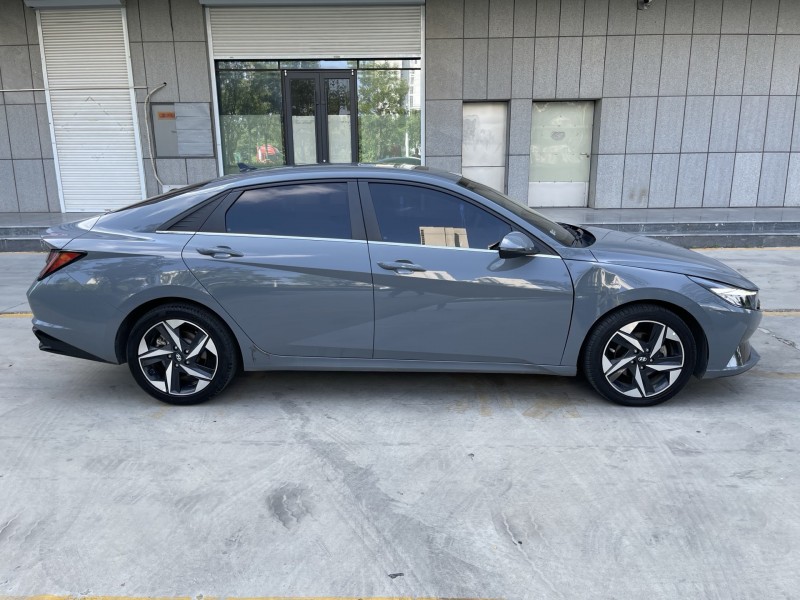 济宁22年现代伊兰特7