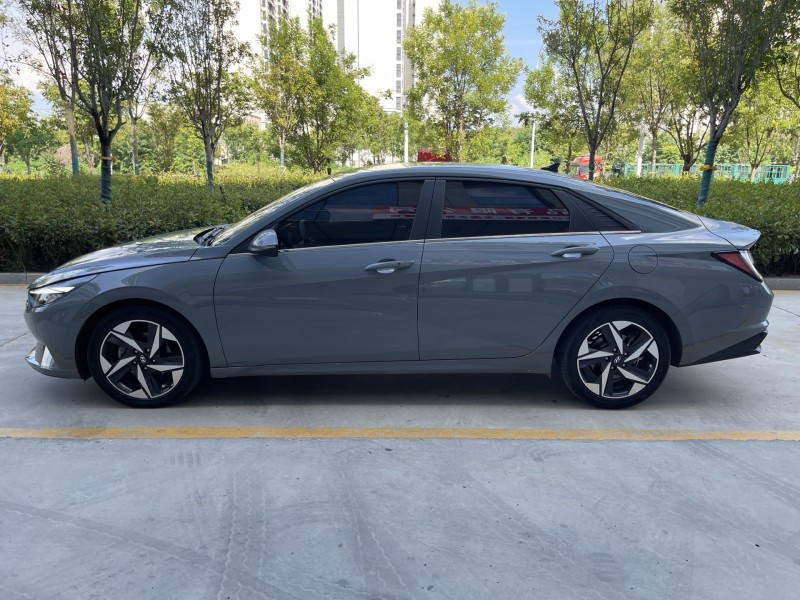 济宁22年现代伊兰特8