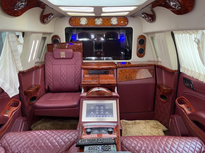 济宁17年GMC商务之星6