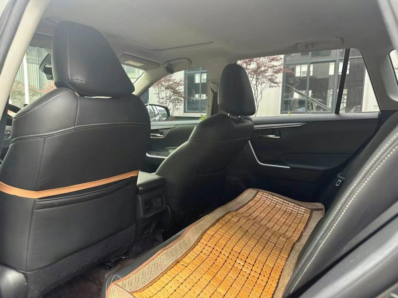苏州22年丰田RAV4荣放6