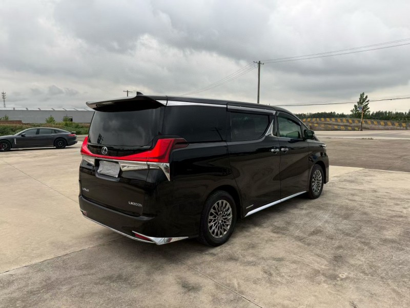 常州21年雷克萨斯LM雷尔法8