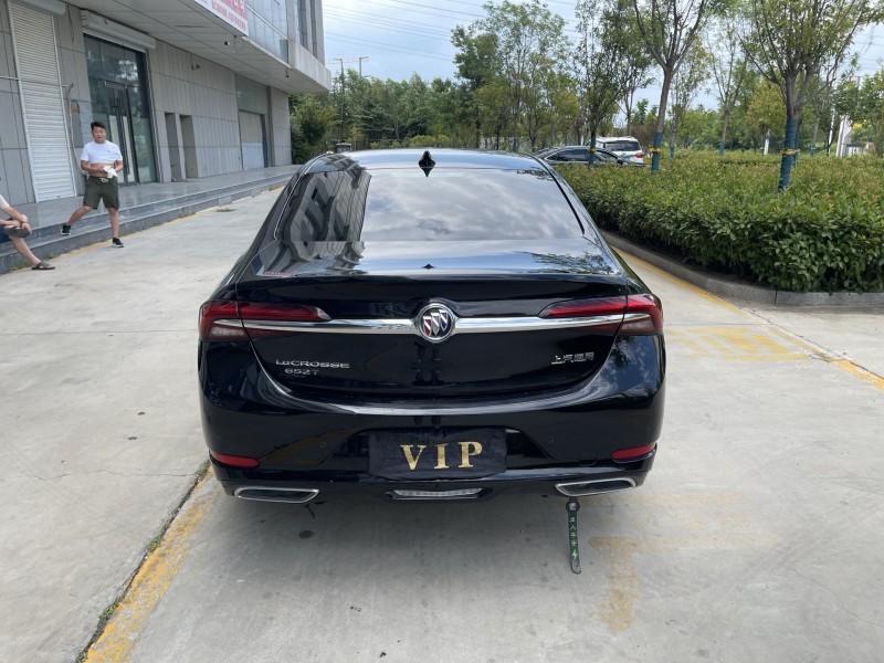 济宁23年别克君越9