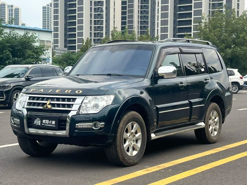 郑州16年三菱帕杰罗2