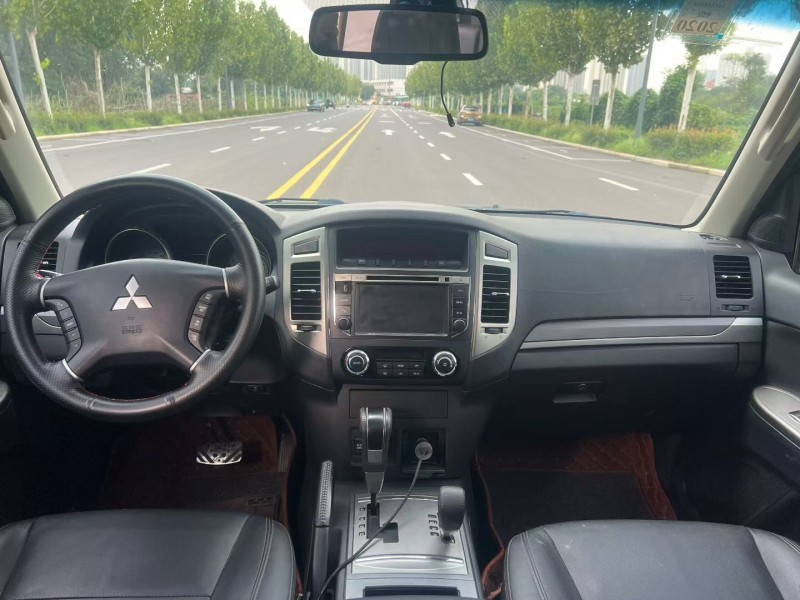 郑州16年三菱帕杰罗6