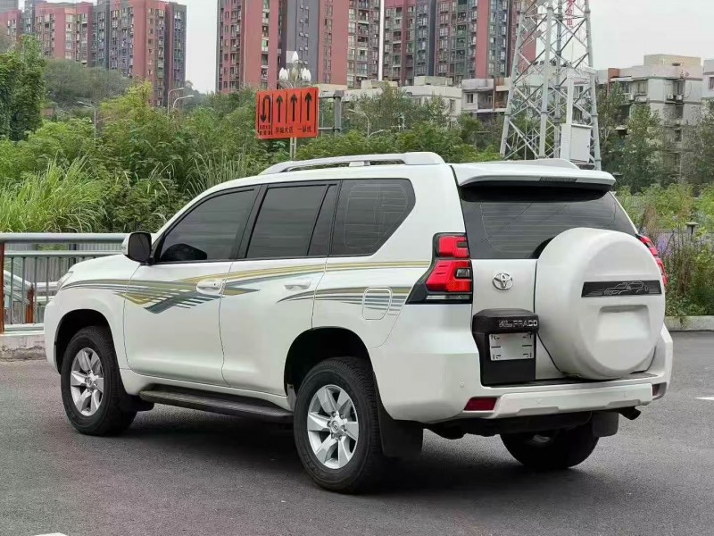 重庆24年丰田普拉多8