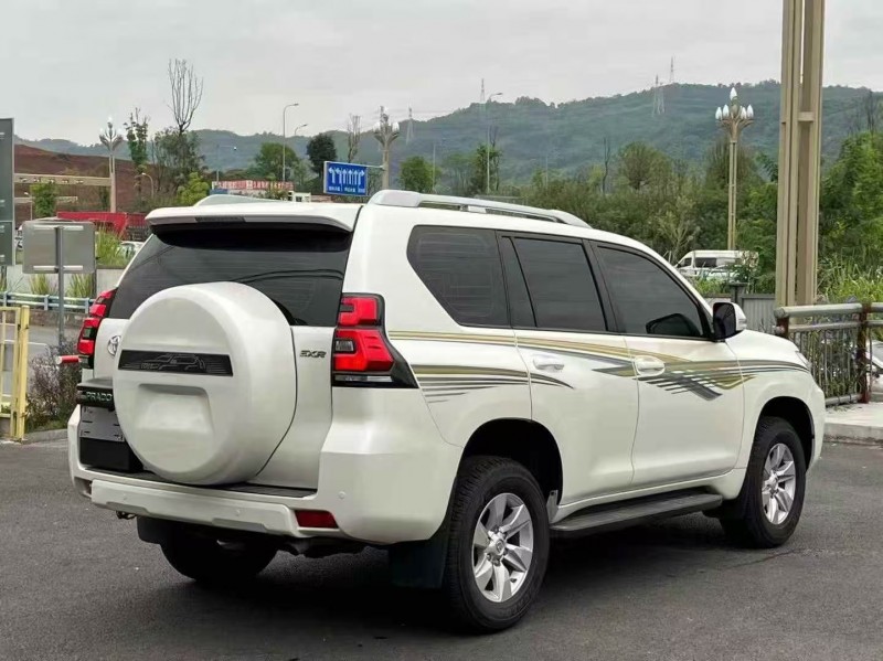 重庆24年丰田普拉多9