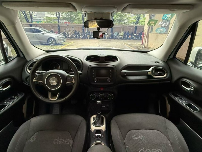 佛山17年Jeep自由侠8