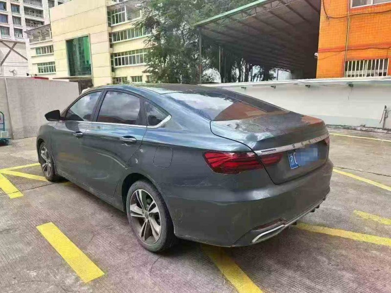 厦门18年吉利缤瑞8