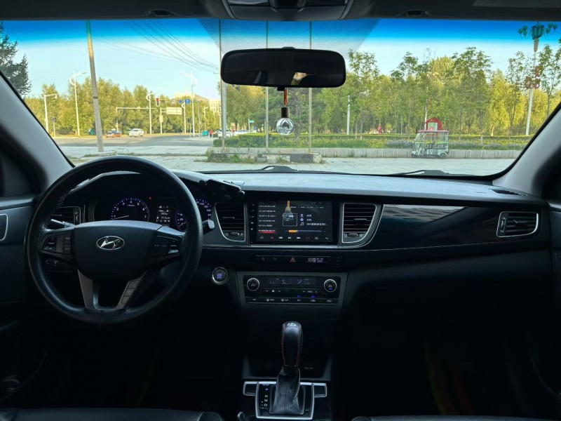 吉林15年现代名图4