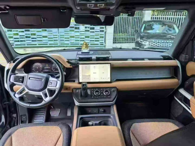 三明23年路虎卫士5