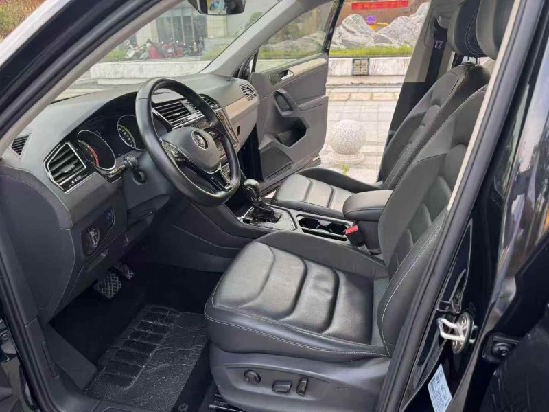 珠海20年大众途观5