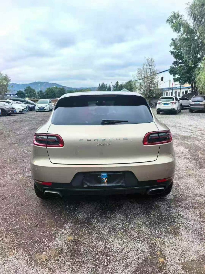 平顶山16年保时捷Macan8