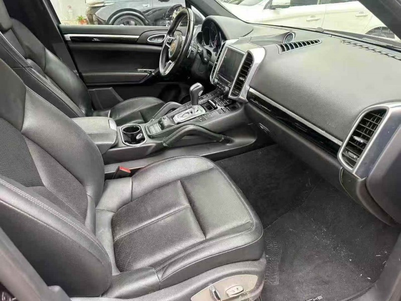 枣庄18年保时捷卡宴5