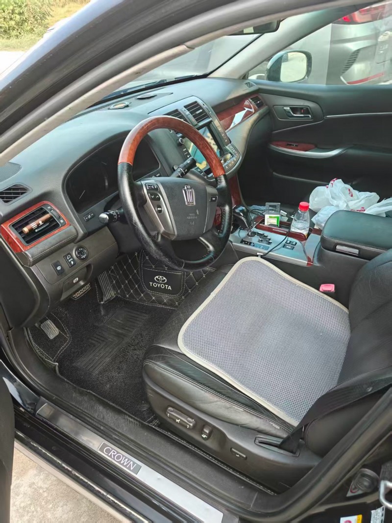 淄博15年丰田皇冠3