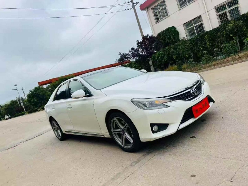 枣庄14年丰田锐志2