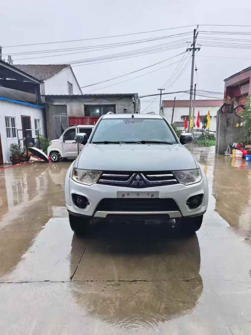 鹤壁16年三菱帕杰罗1