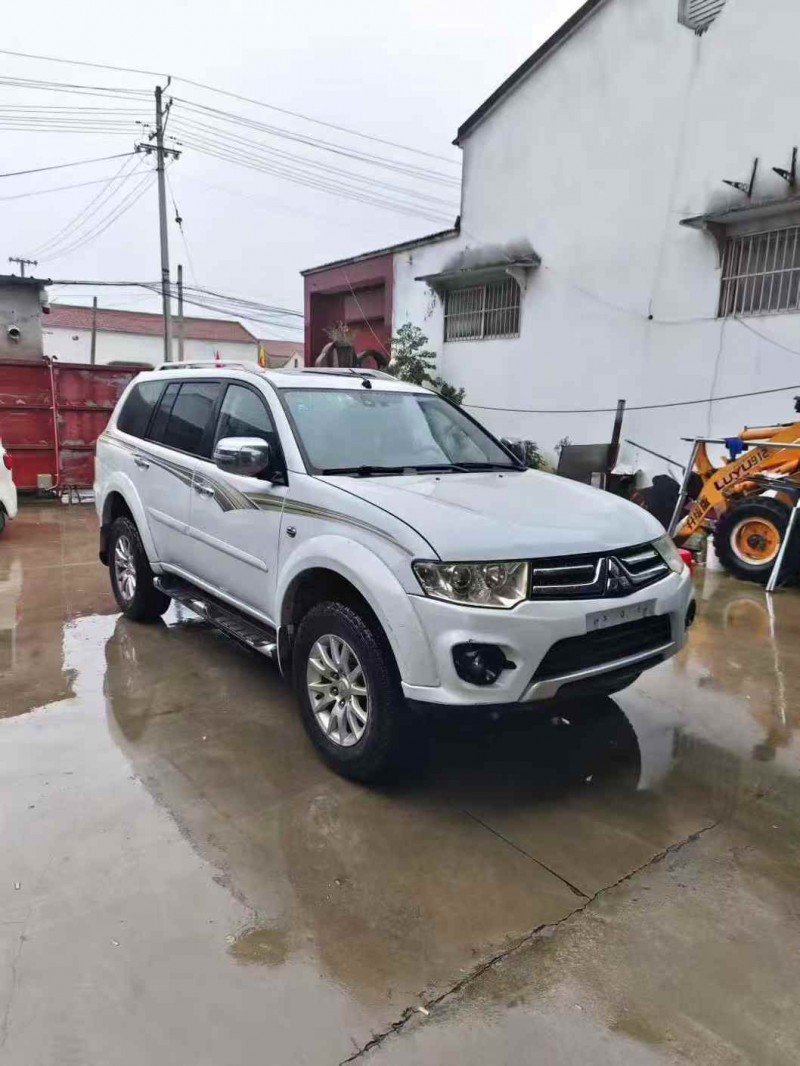 鹤壁16年三菱帕杰罗3