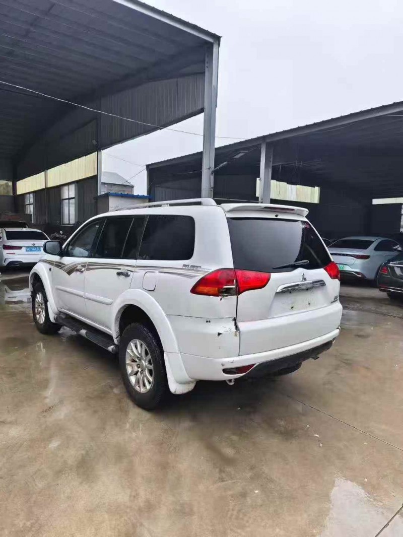 鹤壁16年三菱帕杰罗4