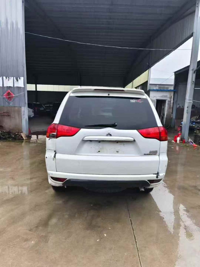 鹤壁16年三菱帕杰罗5