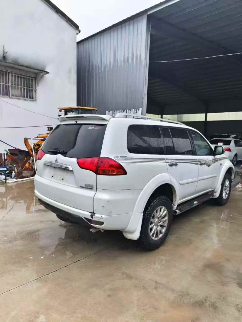 鹤壁16年三菱帕杰罗6