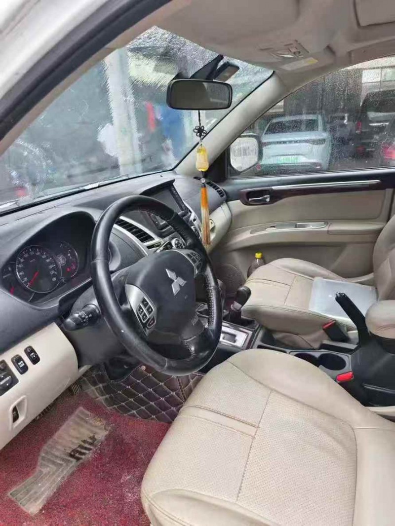 鹤壁16年三菱帕杰罗7