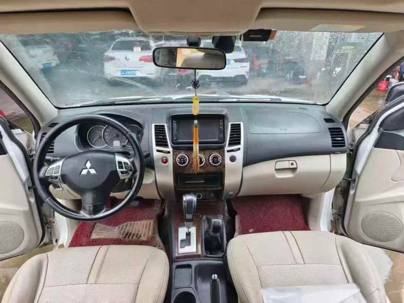 鹤壁16年三菱帕杰罗9