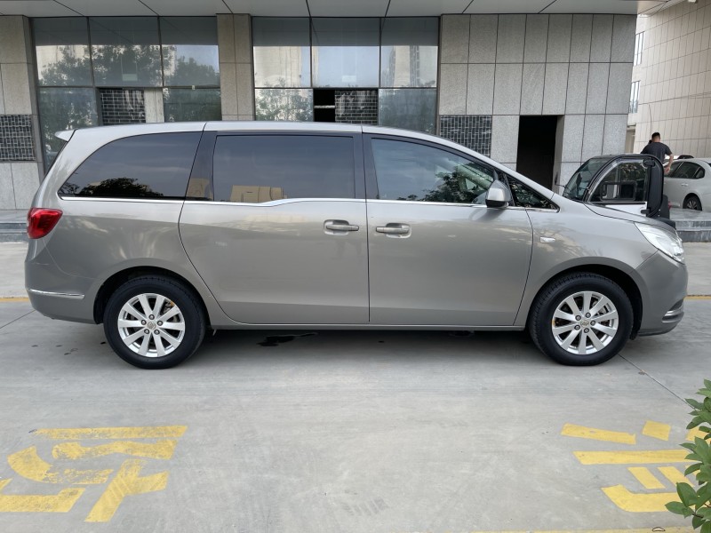 济宁19年别克GL86