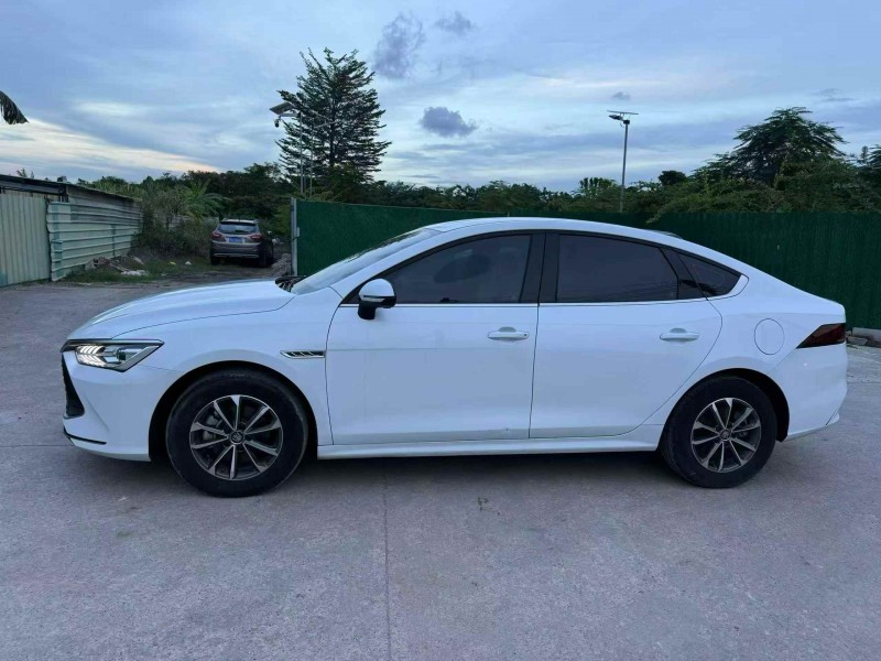 汕头23年比亚迪秦9