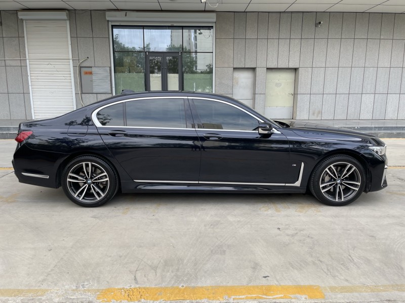 济宁22年宝马7系7