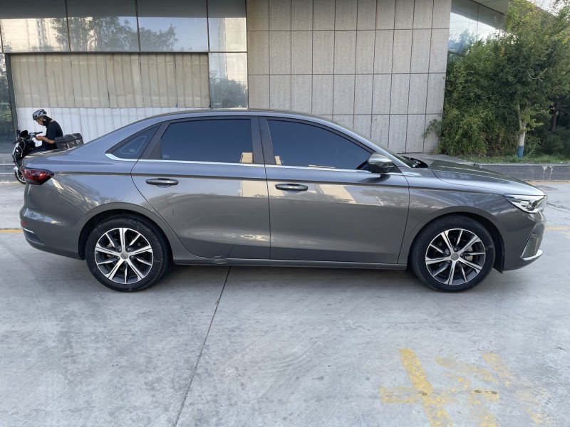 济宁21年吉利帝豪8