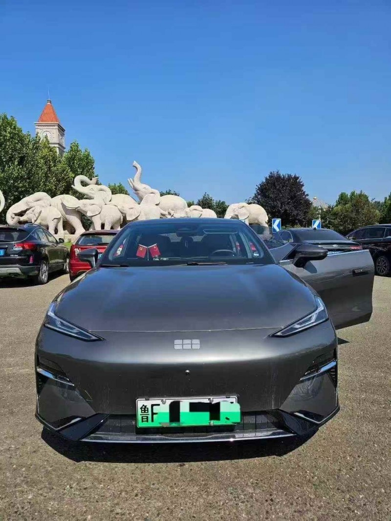 青岛25年吉利银河1