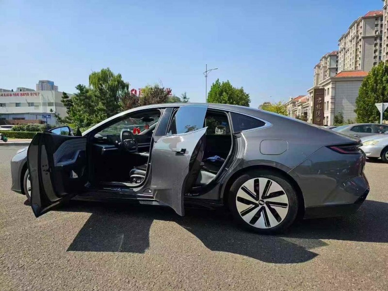 青岛25年吉利银河3