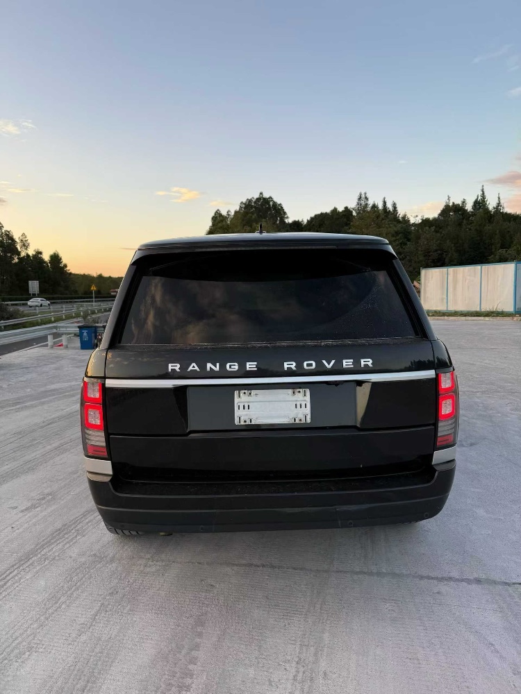 包头17年路虎揽胜行政8