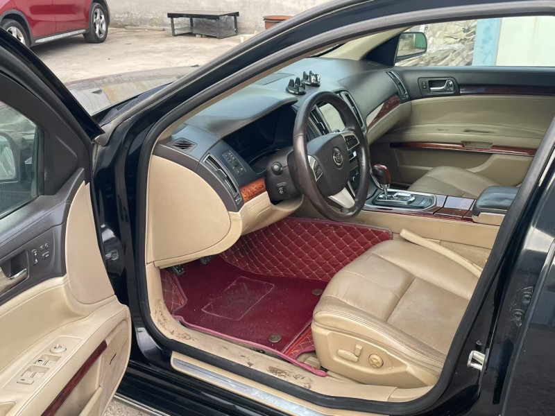 济宁12年凯迪拉克赛威6